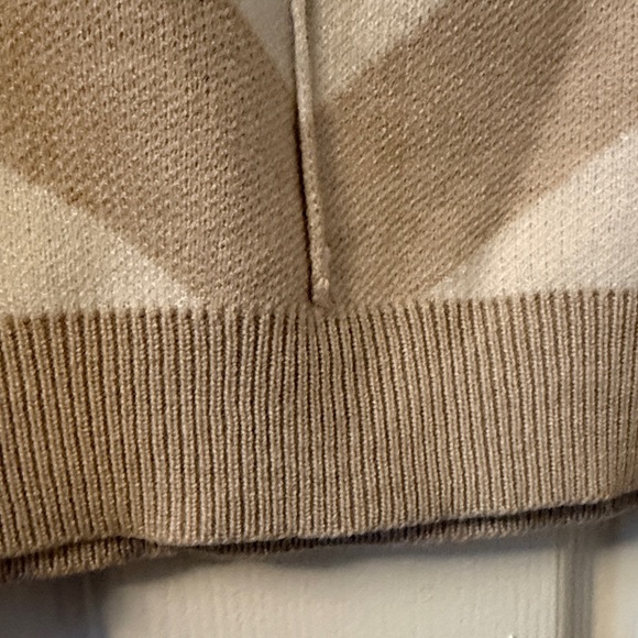 Tahari Beige and White Chevron woman Crewneck Sweater - Picture 5 of 7